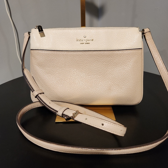 kate spade Handbags - Kate Spade Cream And Beige Crossbody Bag